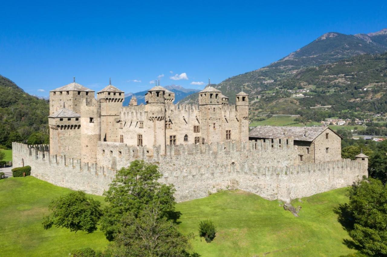 La Lupa Apartment - In The Heart Of Aosta With Car Box Экстерьер фото
